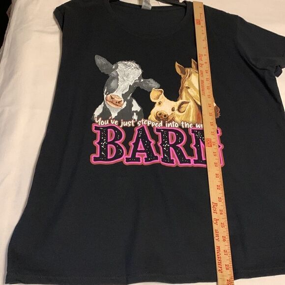 Gildan Size 2XL black textured graphic tee. See photos - Picture 6 of 10